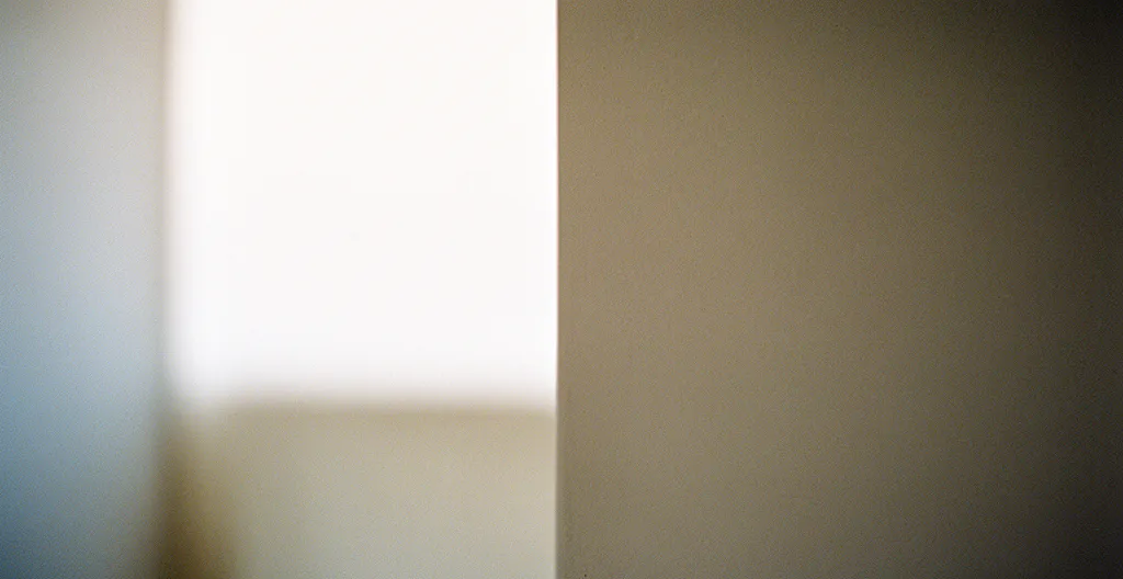 Composition naturelle de plantes adaptogènes et aliments anti-stress dans une ambiance apaisante